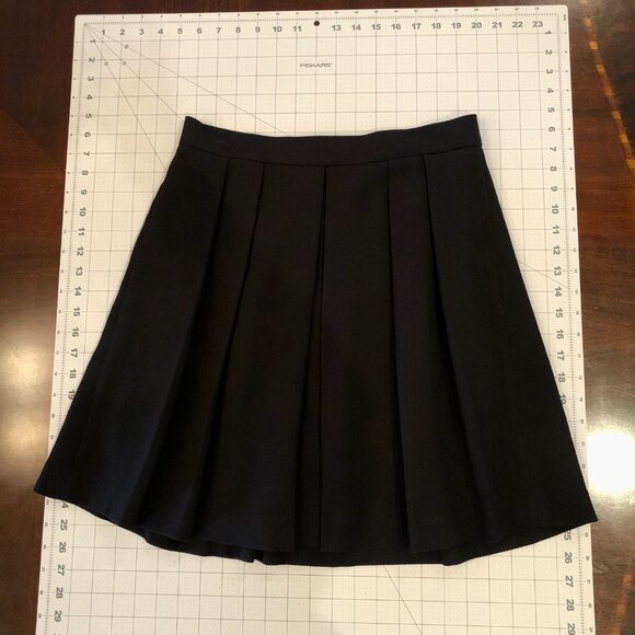 Black Pleated High-Waisted Skirt Size Medium Forever 21 Holidays Fall Winter - Picture 7 of 9
